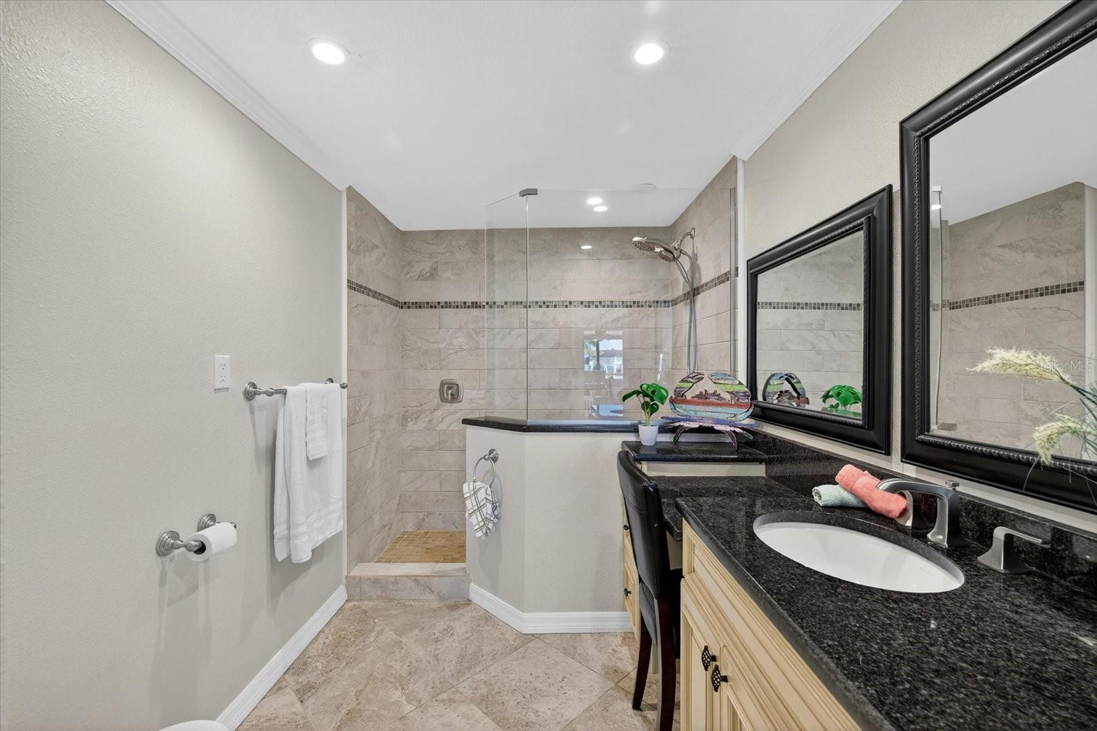 FLOR A MAR - Residential