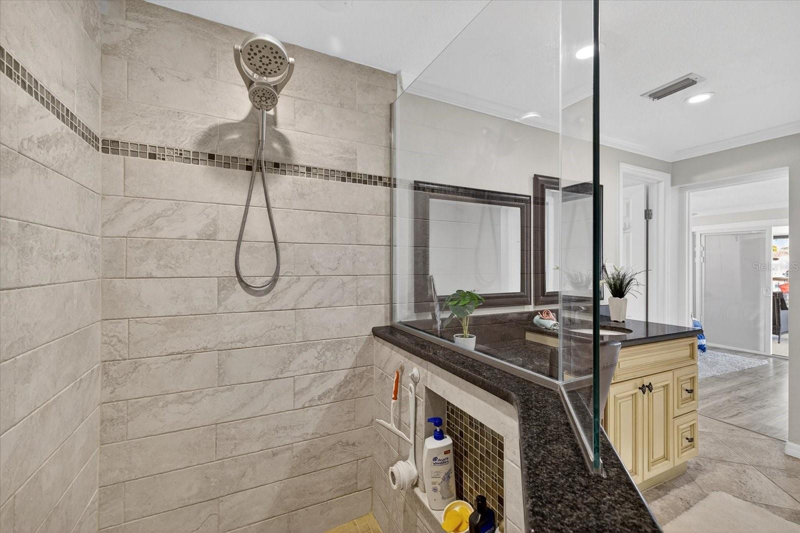 FLOR A MAR - Residential