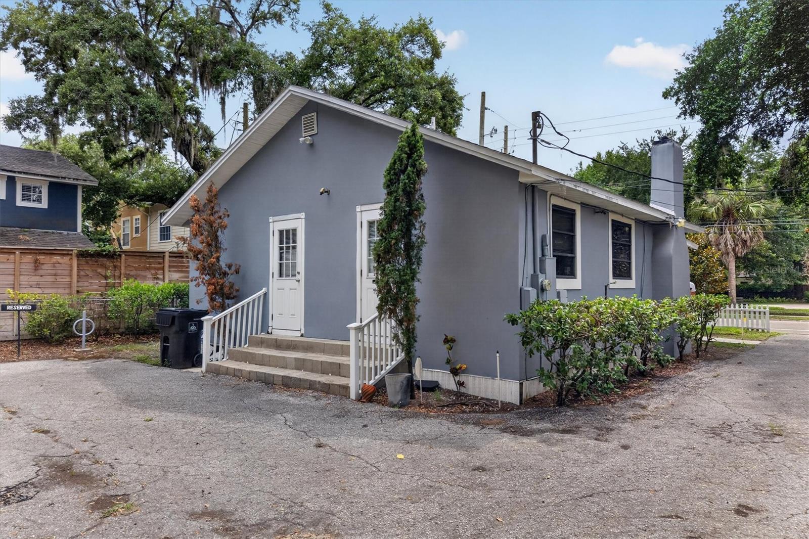 813 N FERN CREEK AVENUE