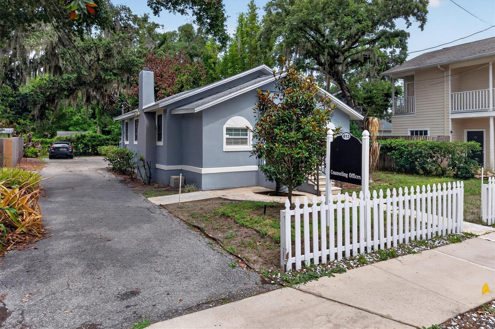 813 N FERN CREEK AVENUE
