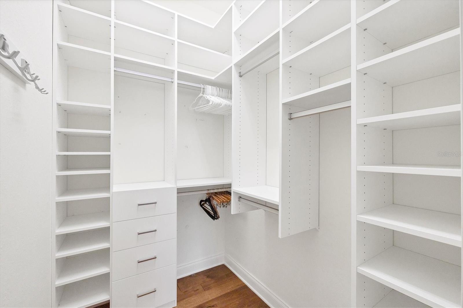 ISLAND COURT VENICE - Residential Lease