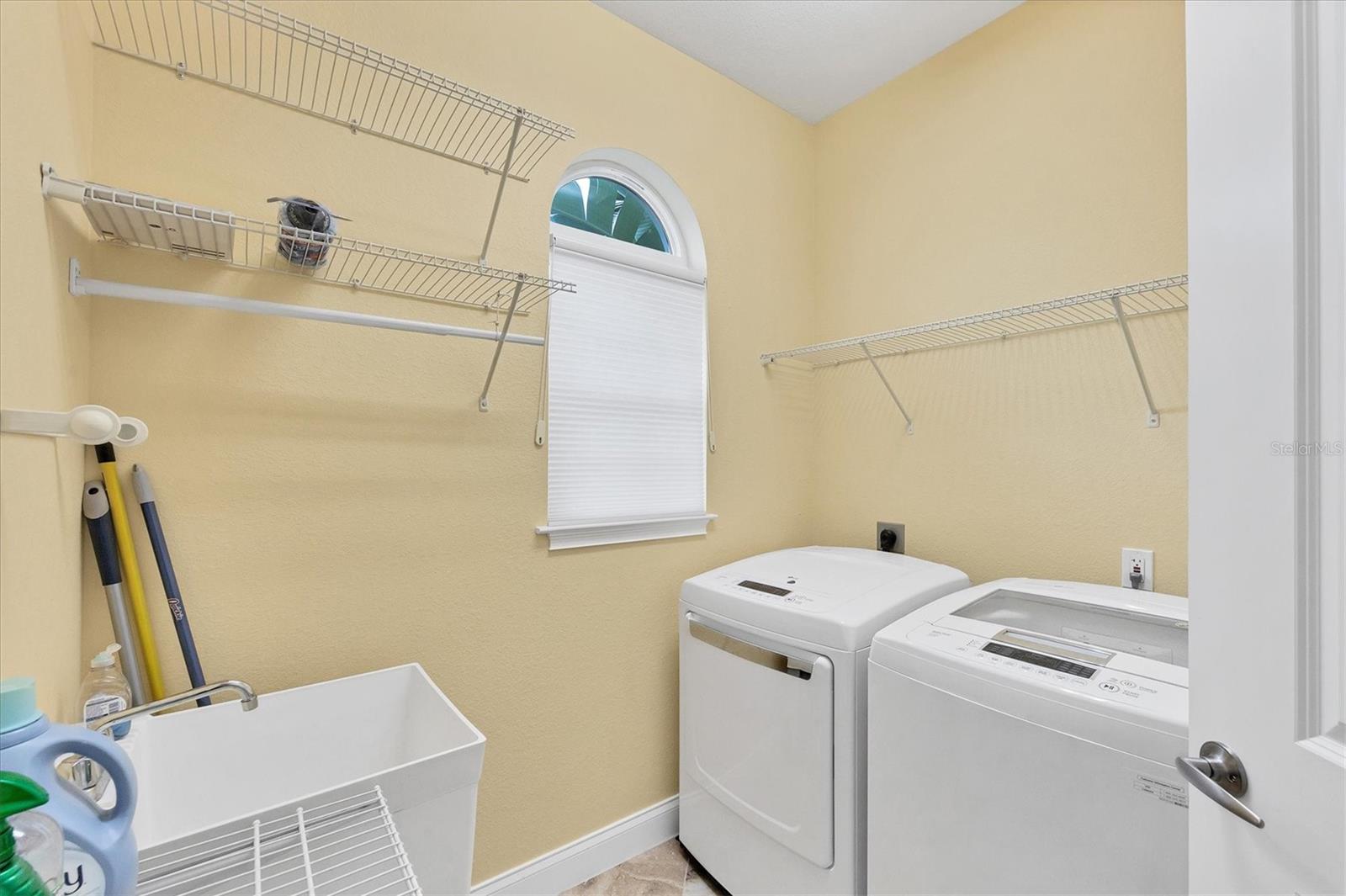 ISLAND COURT VENICE - Residential Lease