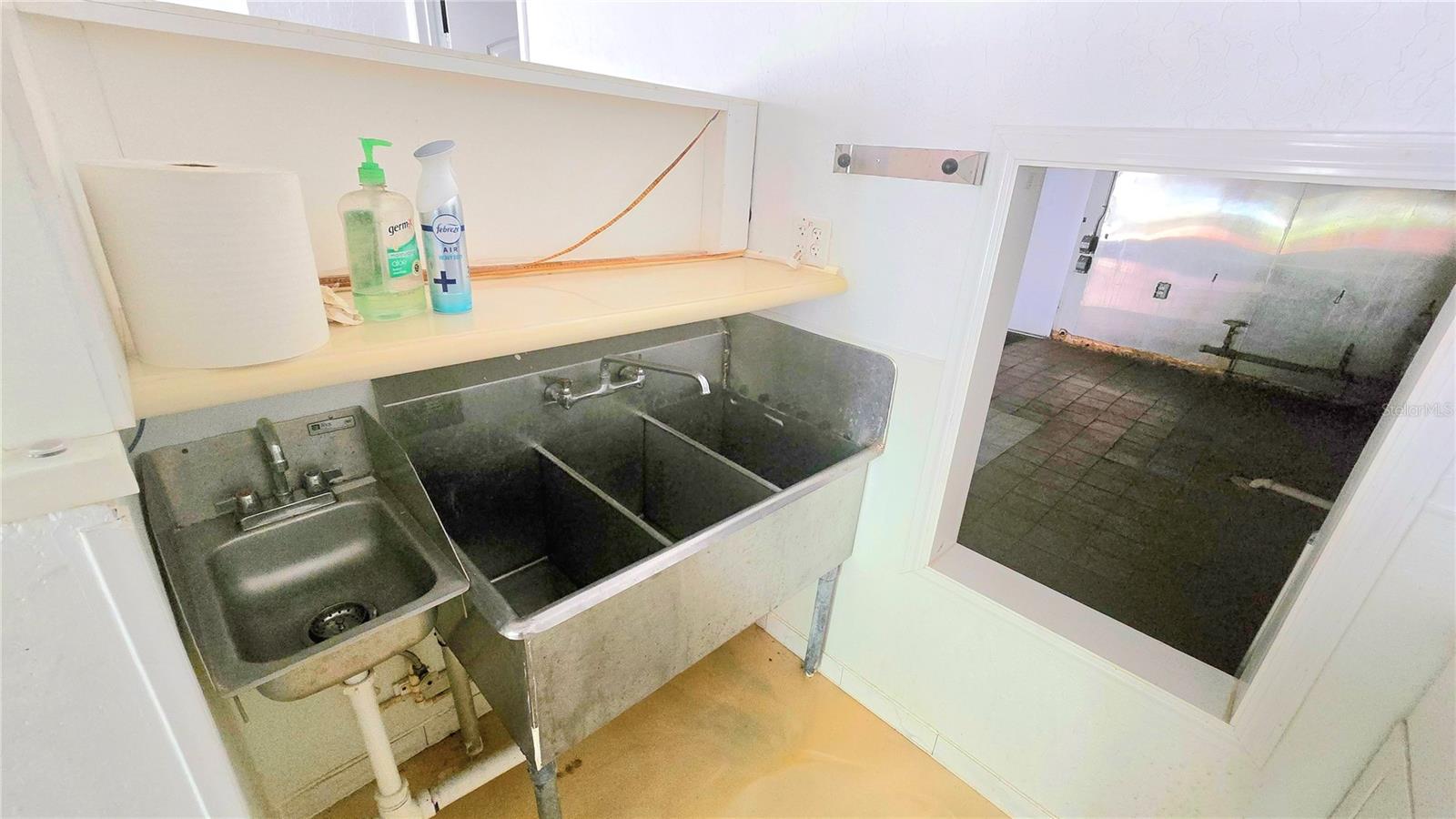 VENICE EDGEWOOD SEC OF - Commercial Lease