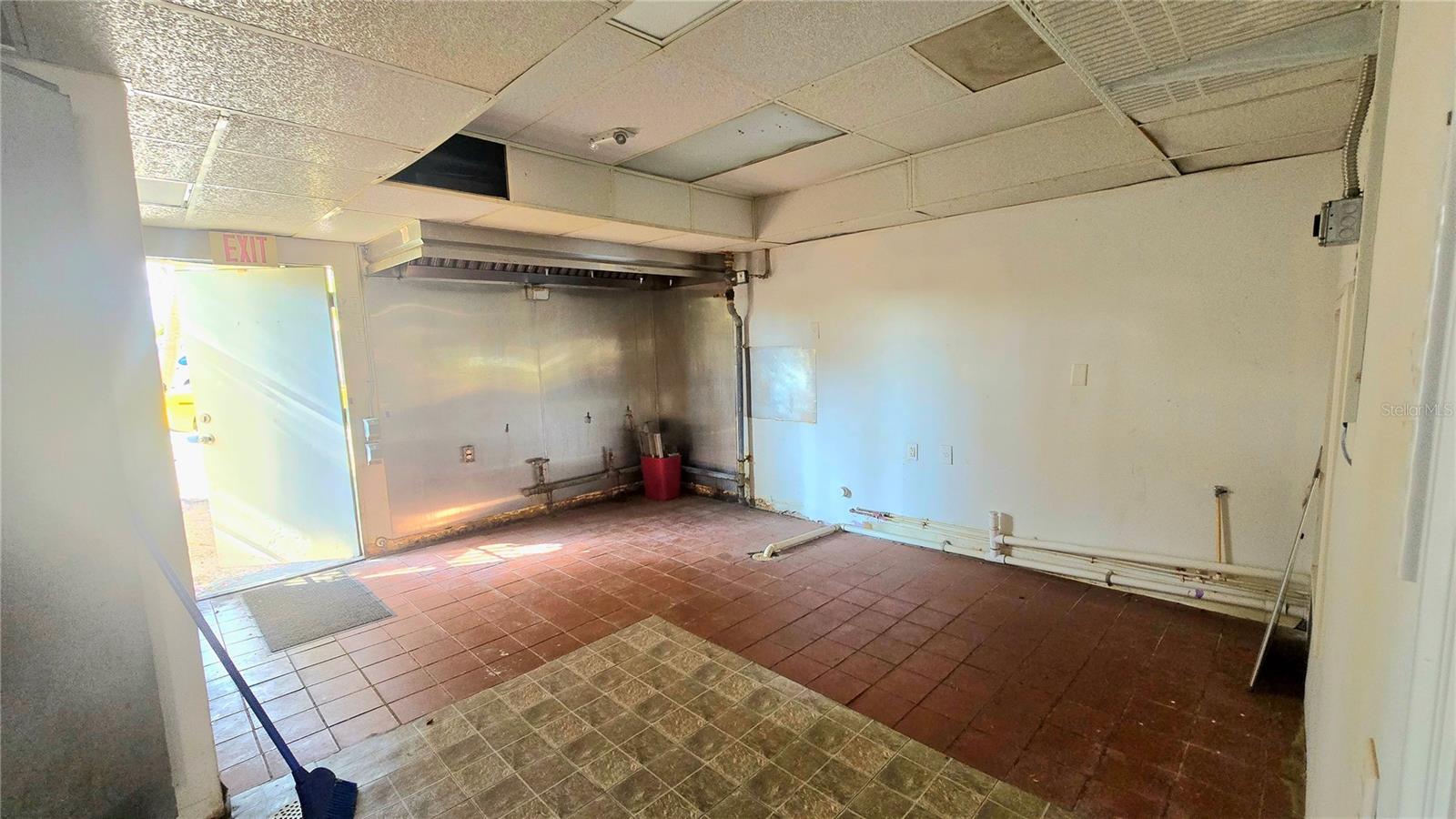 VENICE EDGEWOOD SEC OF - Commercial Lease