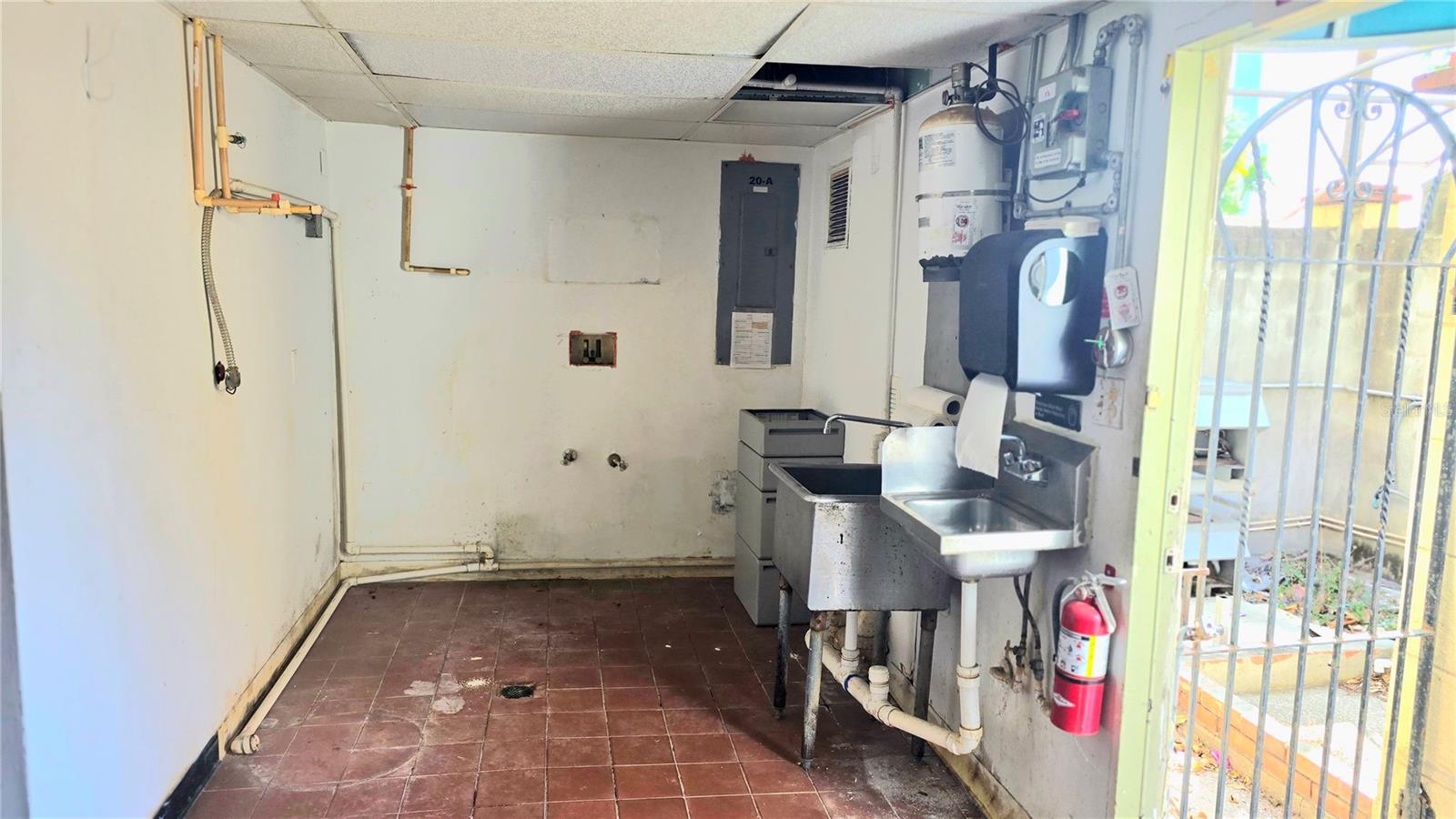 VENICE EDGEWOOD SEC OF - Commercial Lease