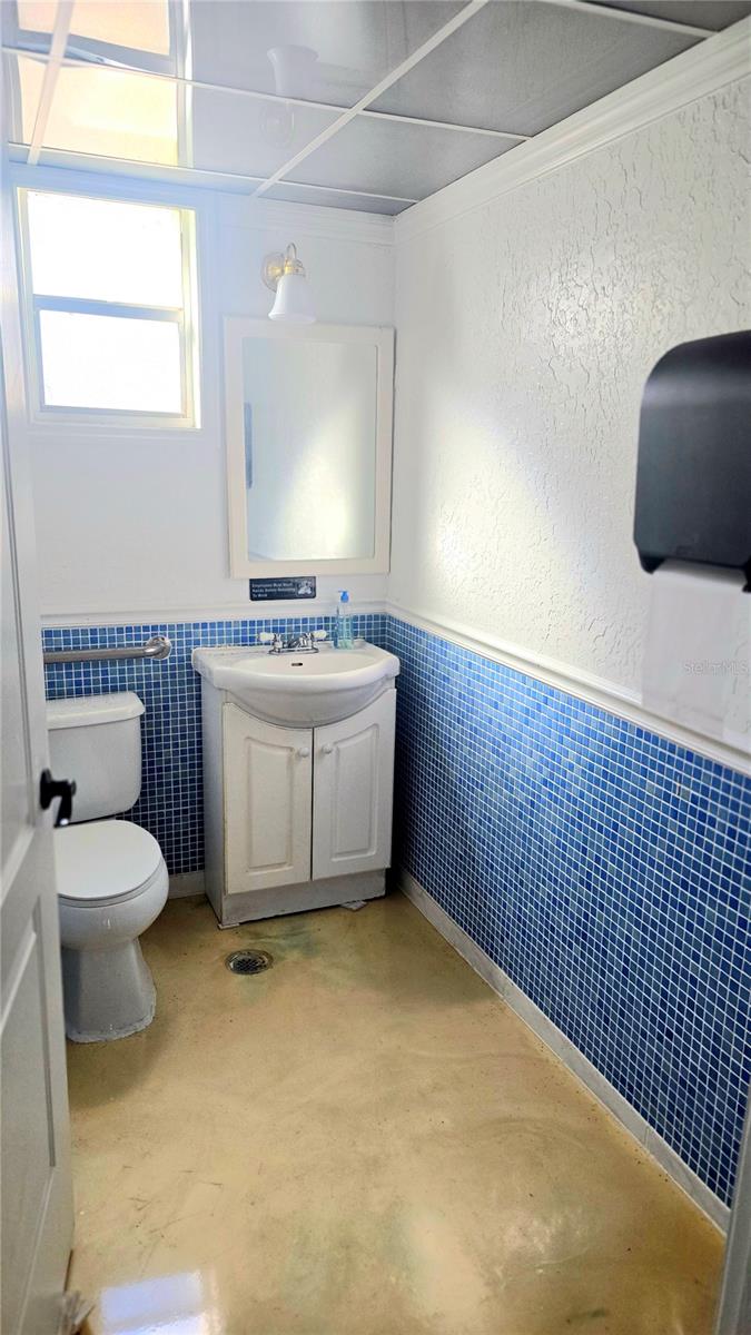 VENICE EDGEWOOD SEC OF - Commercial Lease