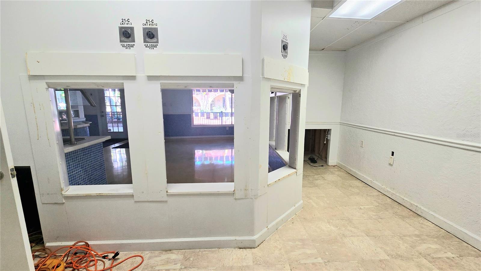 VENICE EDGEWOOD SEC OF - Commercial Lease