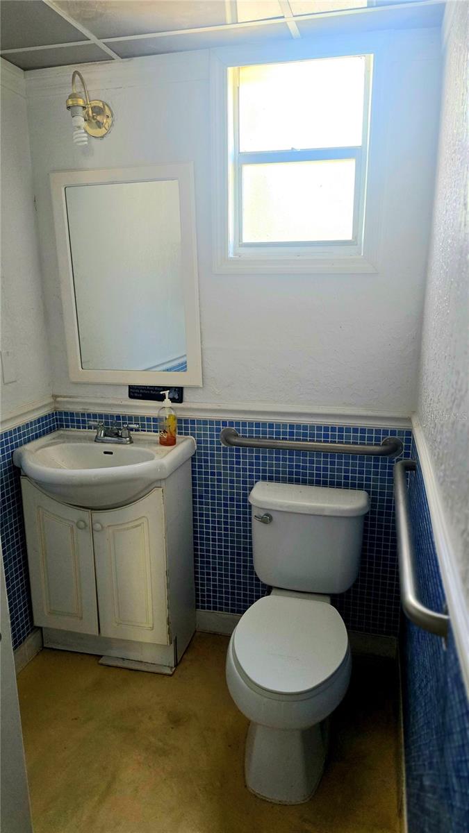 VENICE EDGEWOOD SEC OF - Commercial Lease