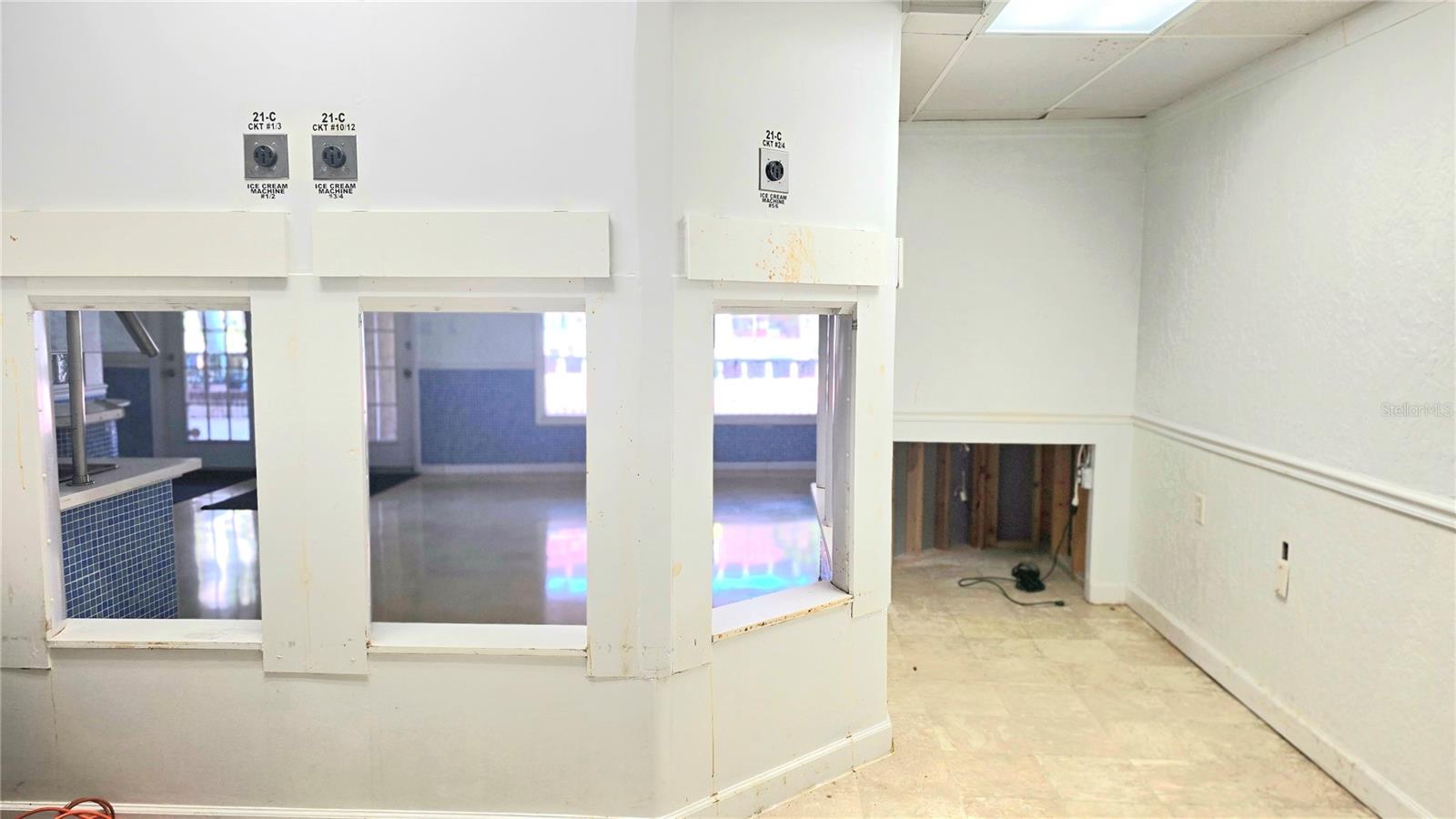 VENICE EDGEWOOD SEC OF - Commercial Lease