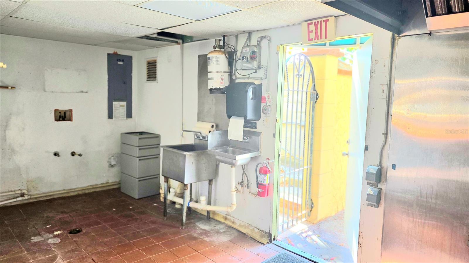 VENICE EDGEWOOD SEC OF - Commercial Lease