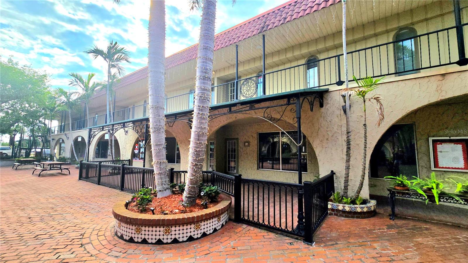 VENICE EDGEWOOD SEC OF - Commercial Lease