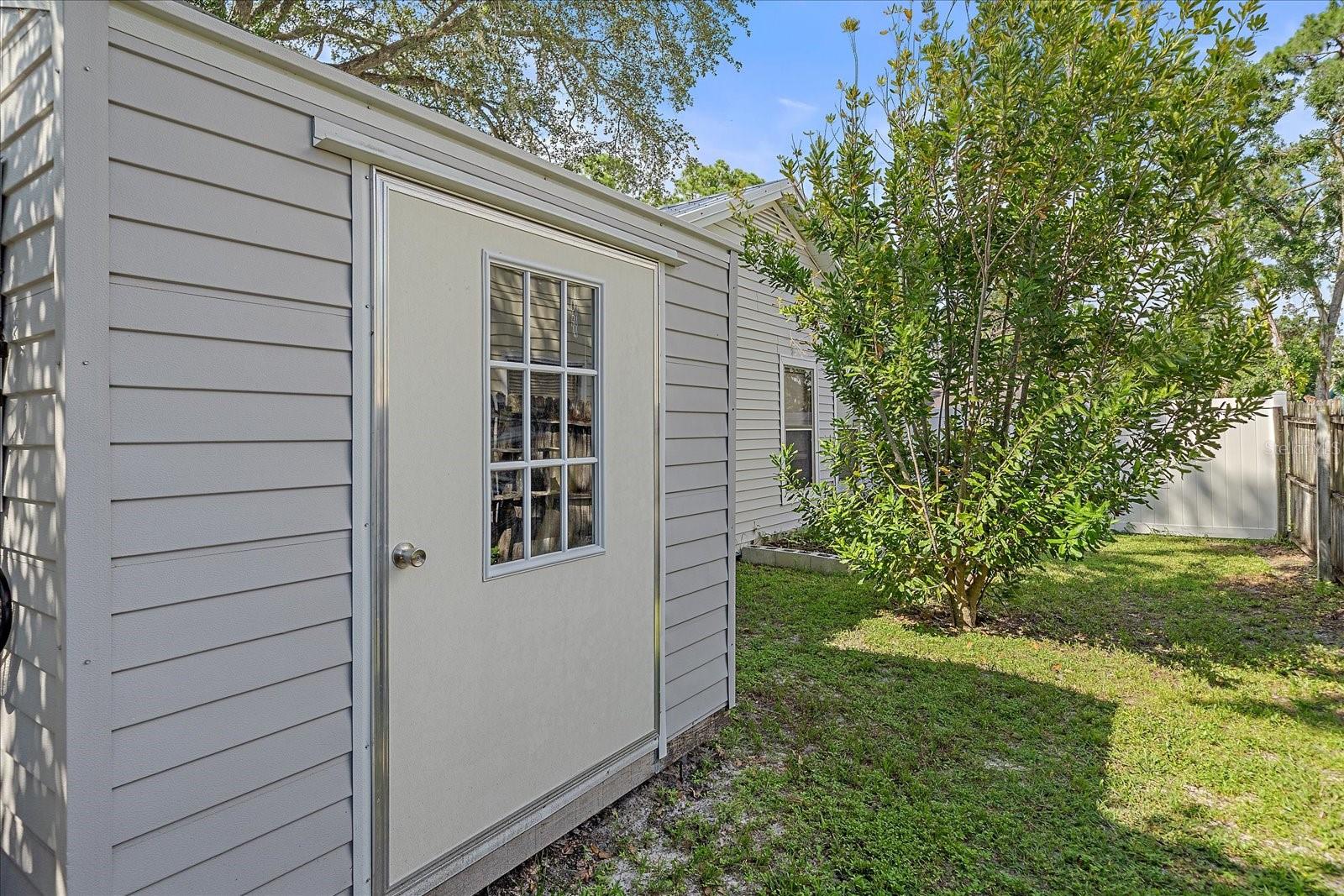 LAKE SARASOTA - Residential