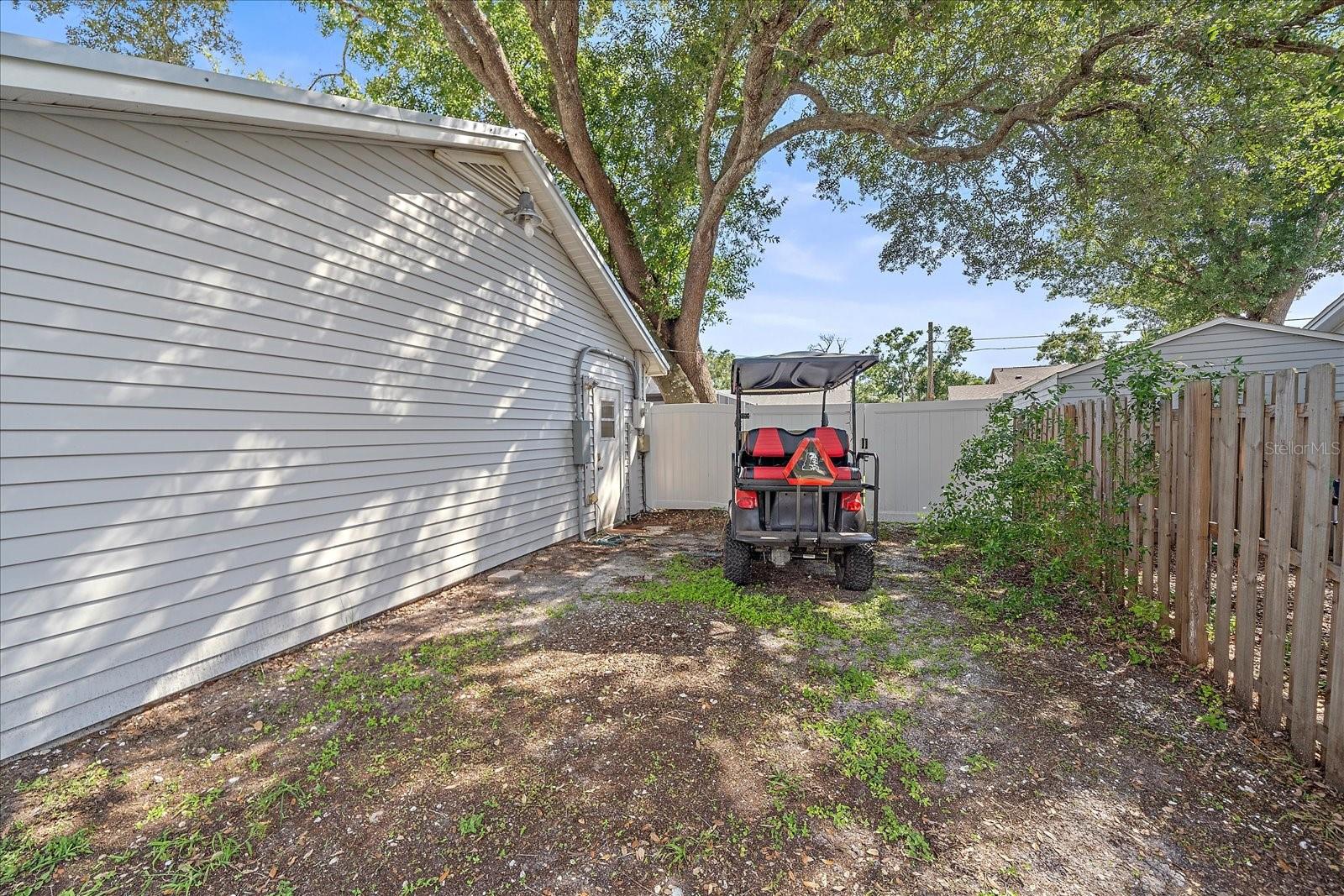 LAKE SARASOTA - Residential