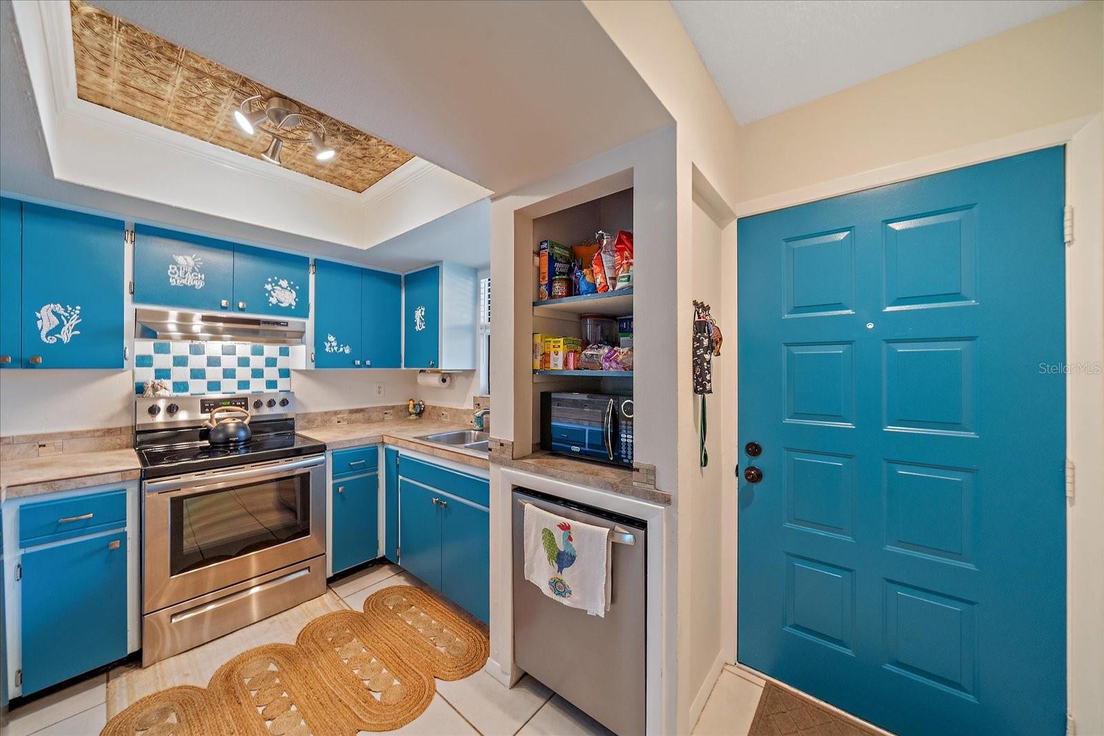 LAKE SARASOTA - Residential