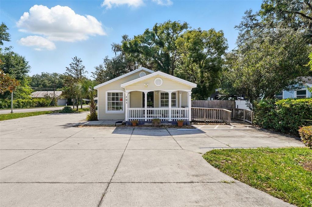 Photo of 205 S Highland Avenue, Apopka, FL 32703 (MLS # O6311056)