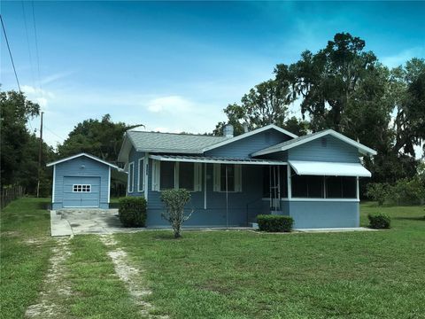 Single Family Residence in OCKLAWAHA FL 13785 HWY 25.jpg