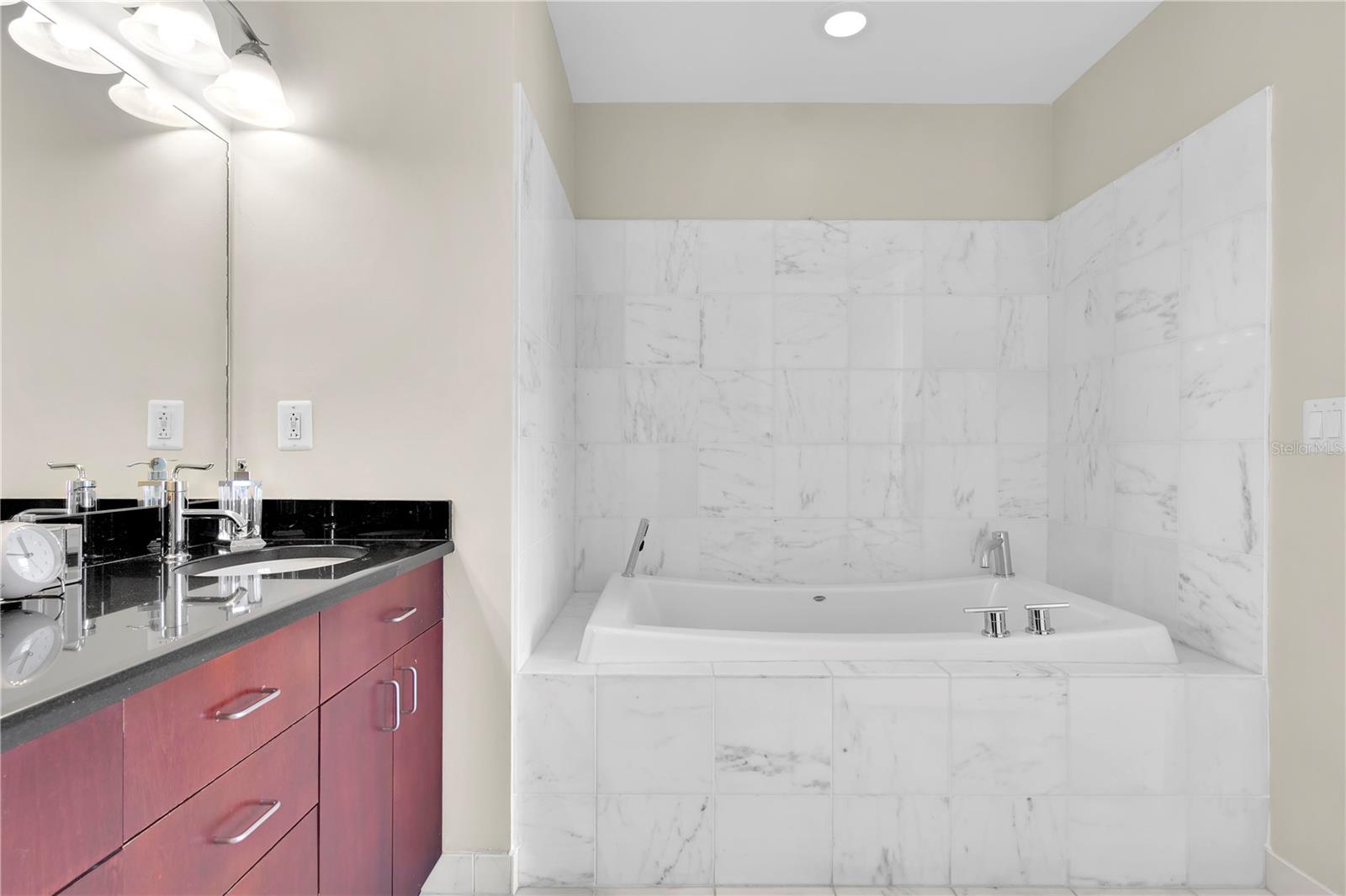 VUE/LK EOLA A CONDO - Residential Lease