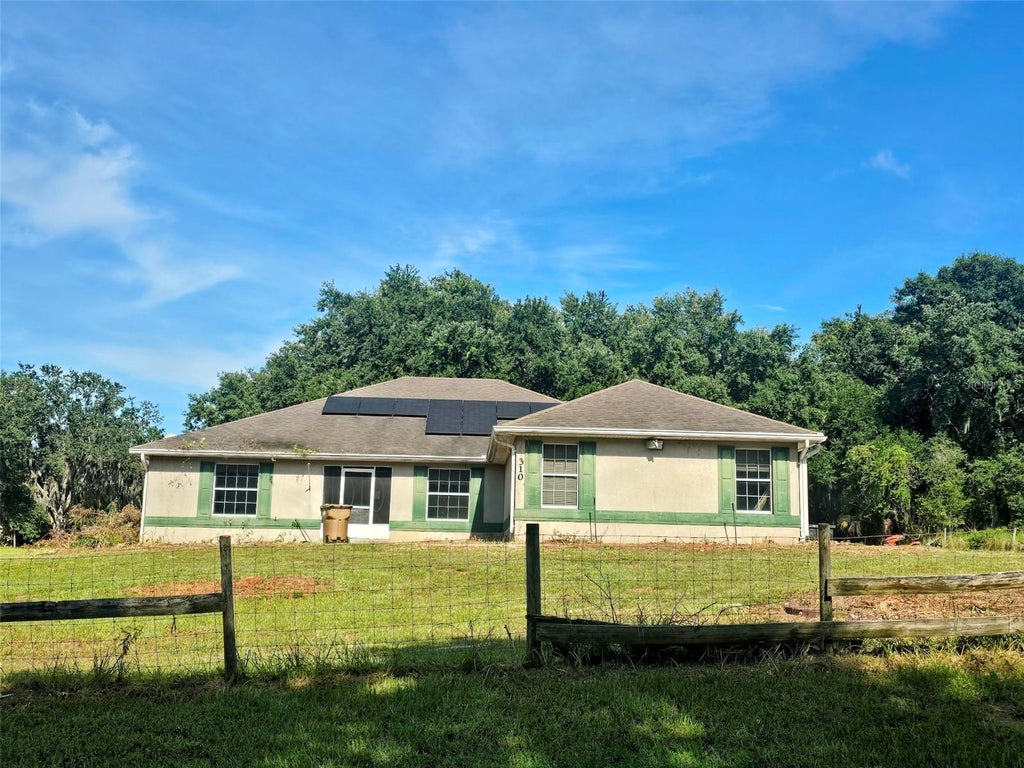 Photo of 310 Tomato Hill Road, Leesburg, FL 34748 (MLS # OM729601)