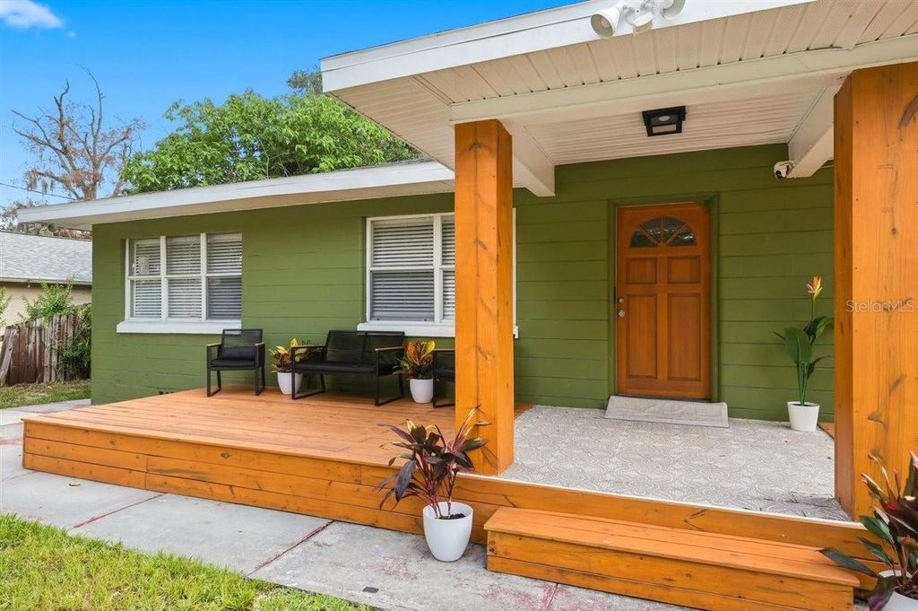 Photo of 1912 E Hanna Avenue, Tampa, FL 33610 (MLS # TB8500931)