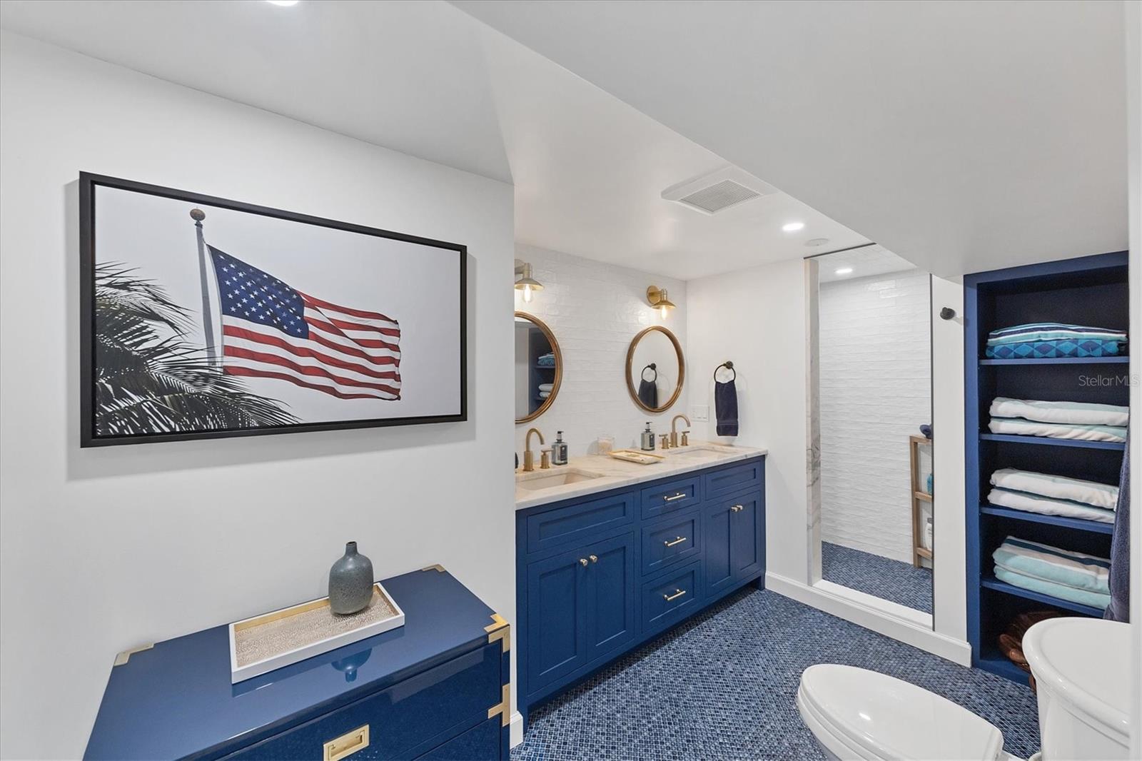 HARBOR DRIVE WATERWAYS - Residential