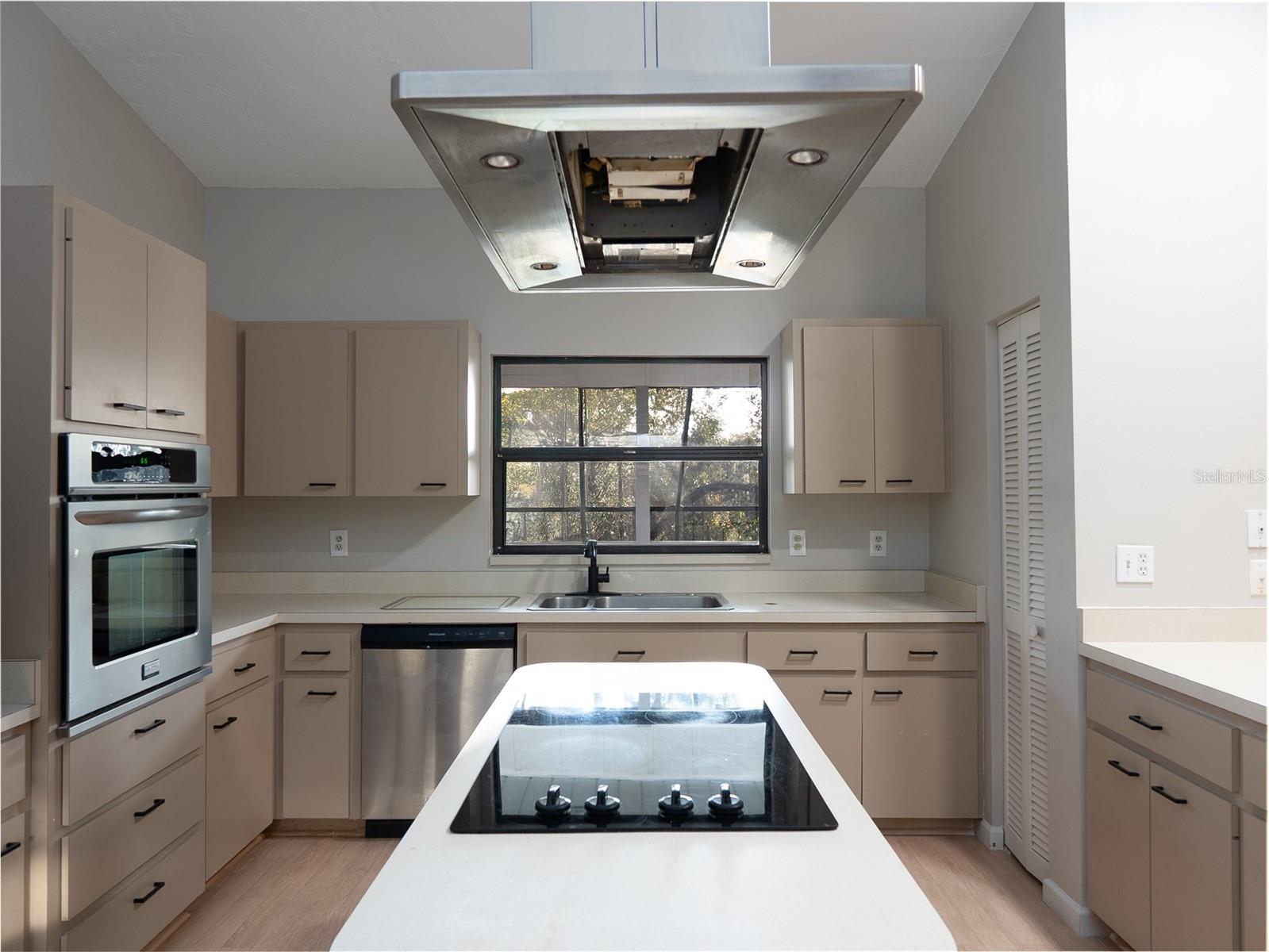 NORTH VENICE FARMS AND EVERGLA-667100 - Residential