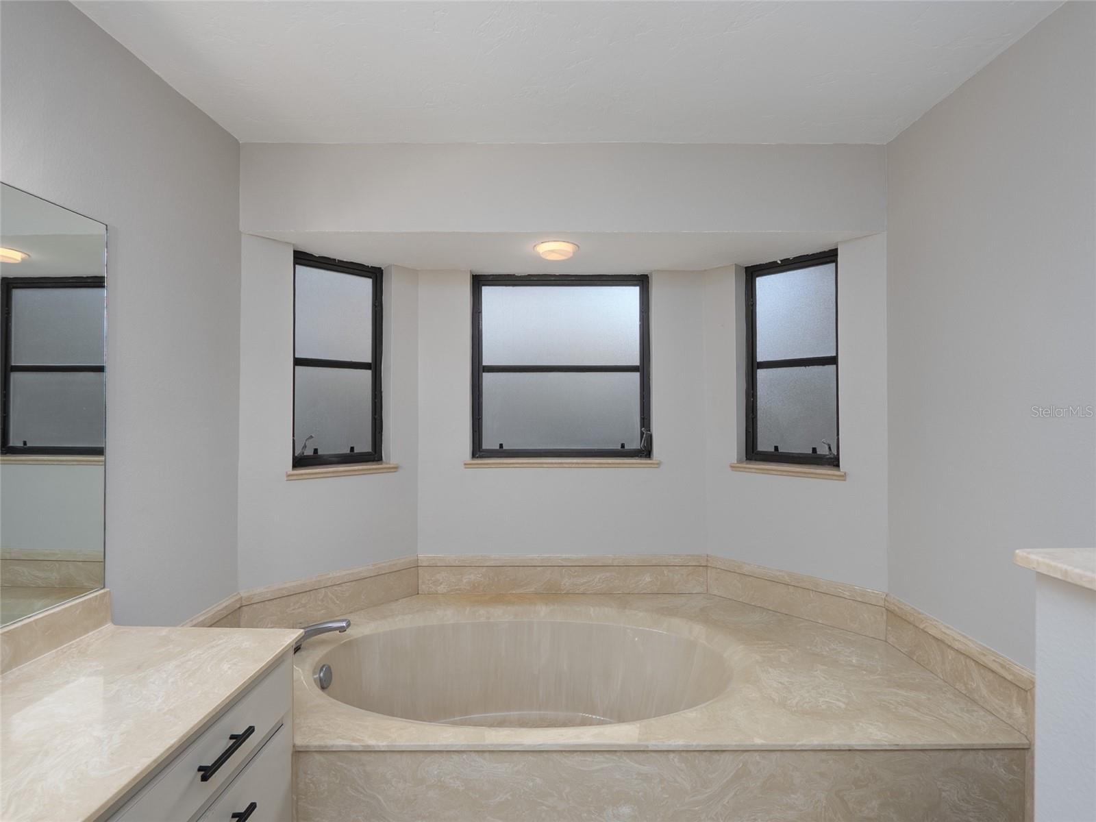 NORTH VENICE FARMS AND EVERGLA-667100 - Residential