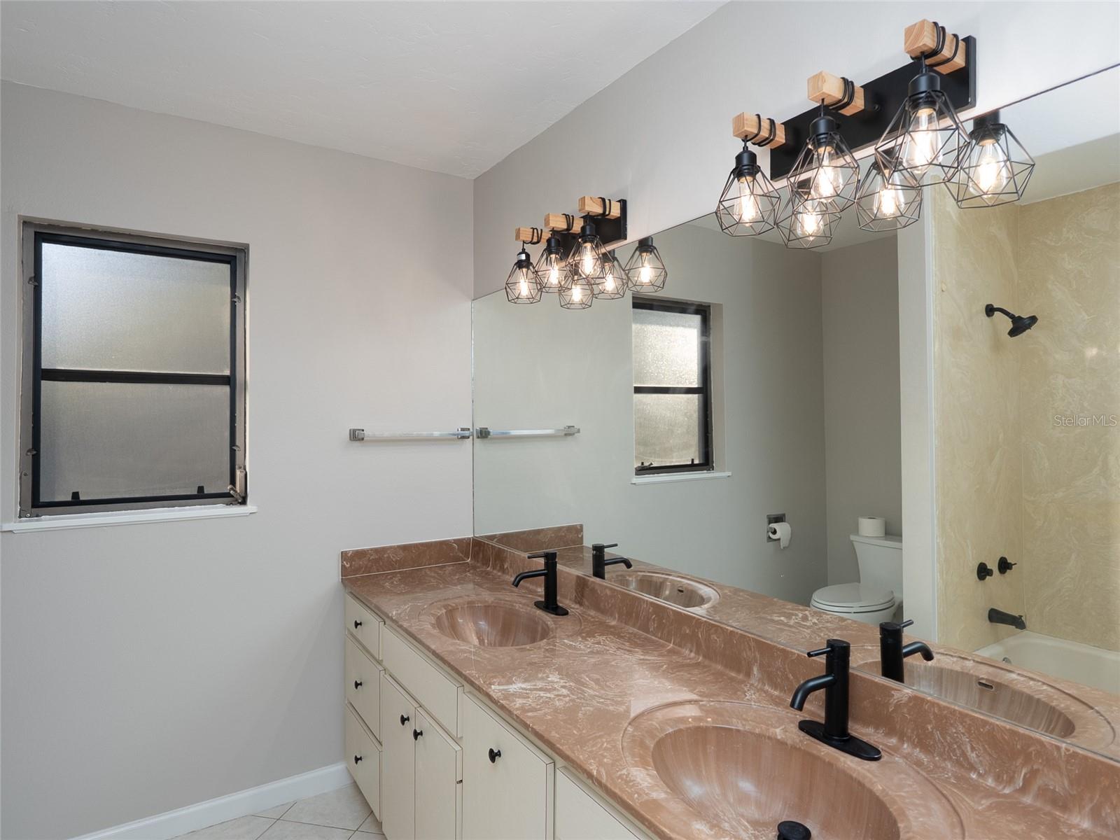 NORTH VENICE FARMS AND EVERGLA-667100 - Residential