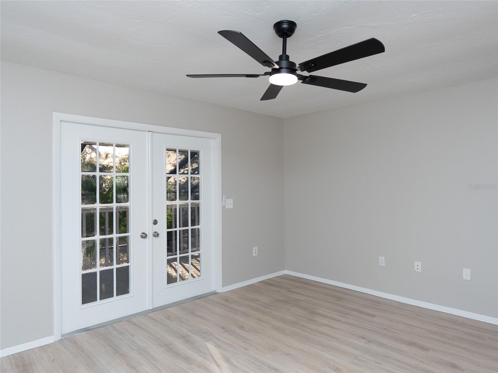 NORTH VENICE FARMS AND EVERGLA-667100 - Residential