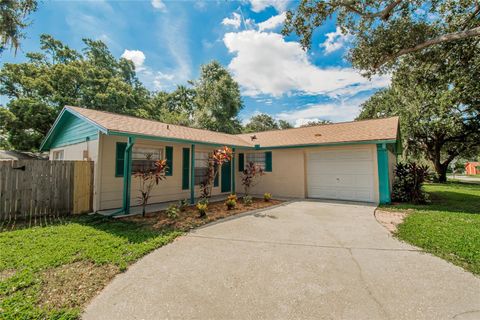 Photo of 611 Highview Circle N, Brandon, FL 33510 (MLS # TB8423816)