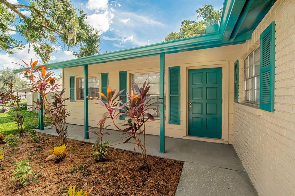 Photo of 611 Highview Circle N, Brandon, FL 33510 (MLS # TB8423816)