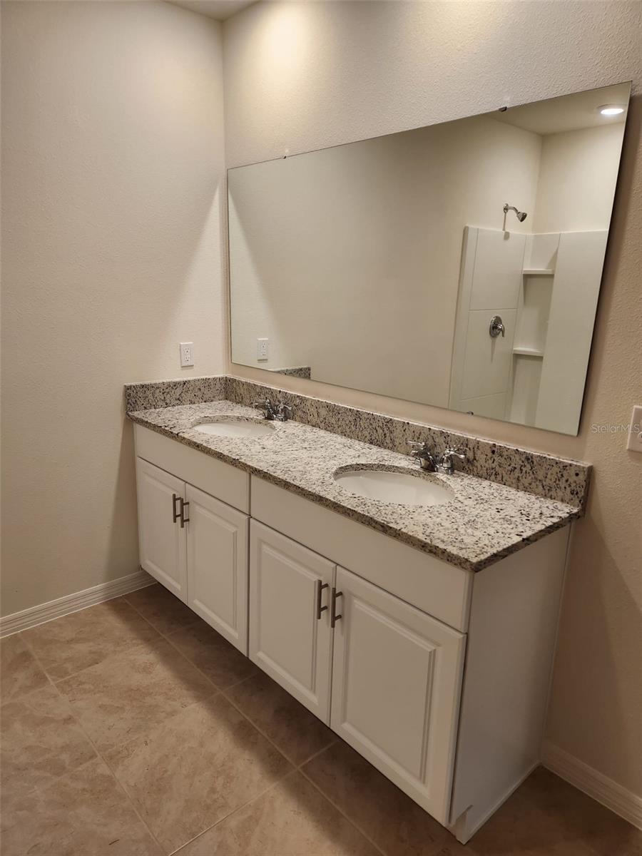 VICTORIA OAKS - Residential Lease