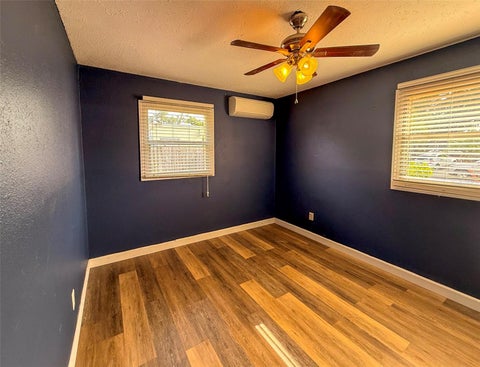 Tiny photo for 880 Emerald Dr, Mount Dora, FL 32757 (MLS # O6416330)