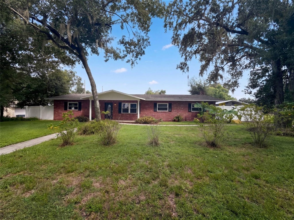 Photo of 2716 Charleston Drive, Plant City, FL 33563 (MLS # O6445519)