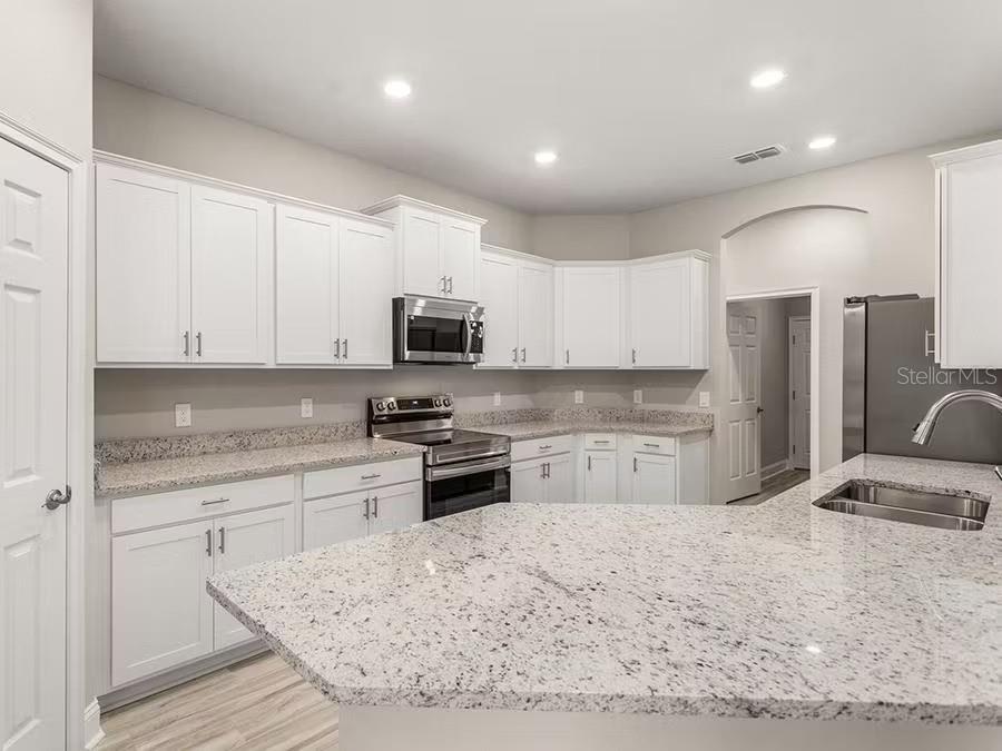 828 CYPRESS CREEK RUN