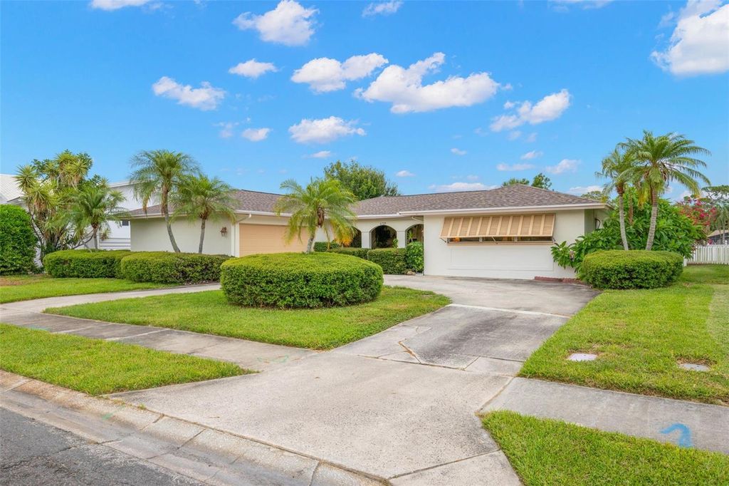 Photo of 6729 Tequesta Drive, Seminole, FL 33777 (MLS # TB8525637)