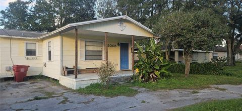 A home in PLANT CITY