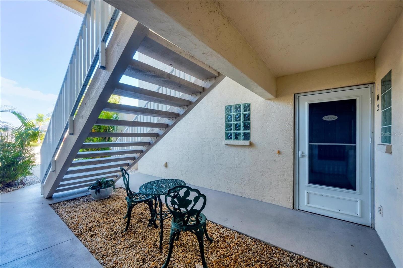 819 MONTROSE DRIVE 102