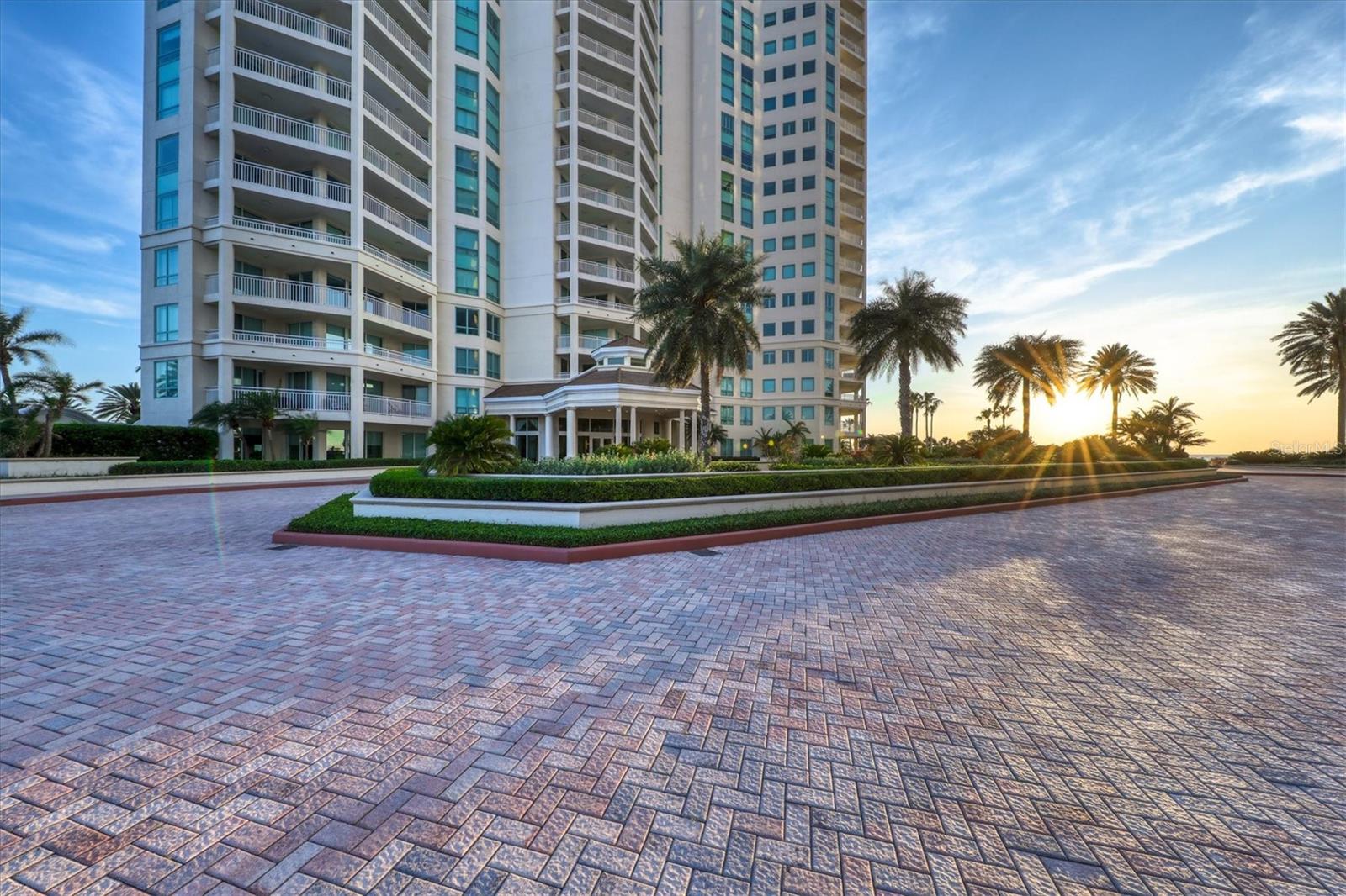 GRANDE ON SAND KEY - Residential