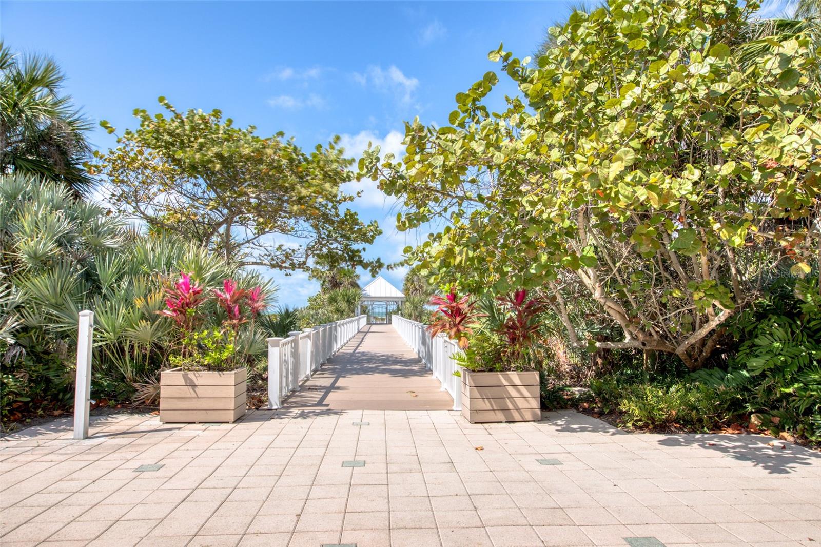 GRANDE ON SAND KEY - Residential