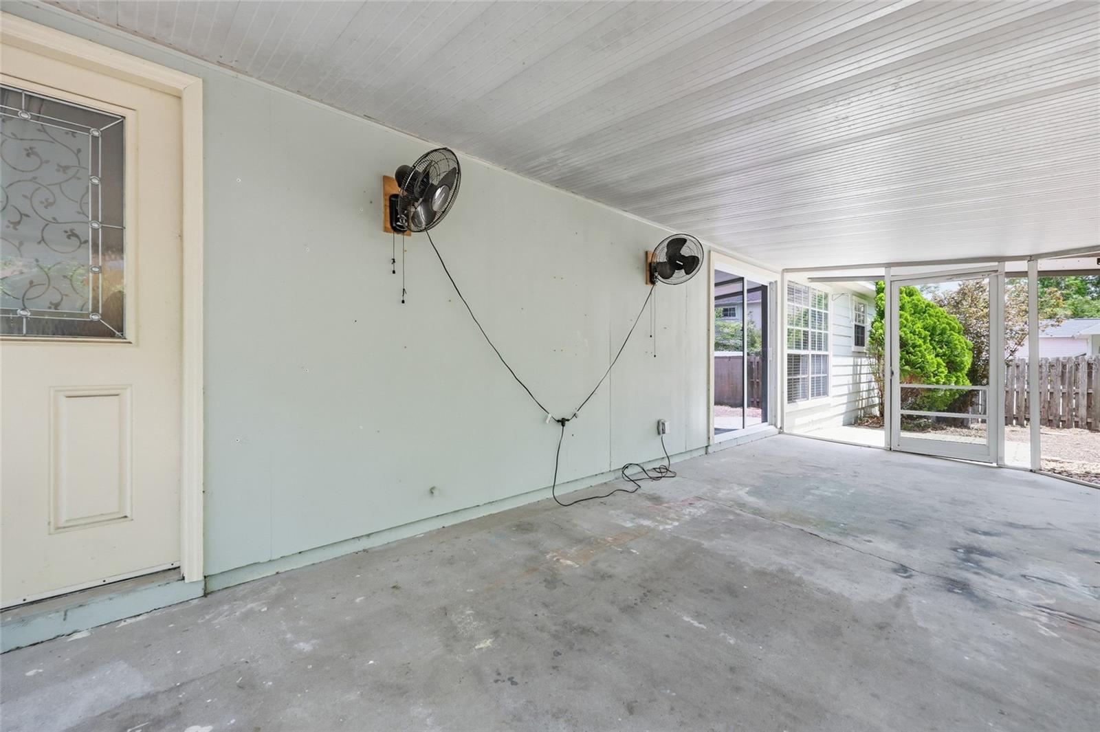 NORTHRIDGE - Residential