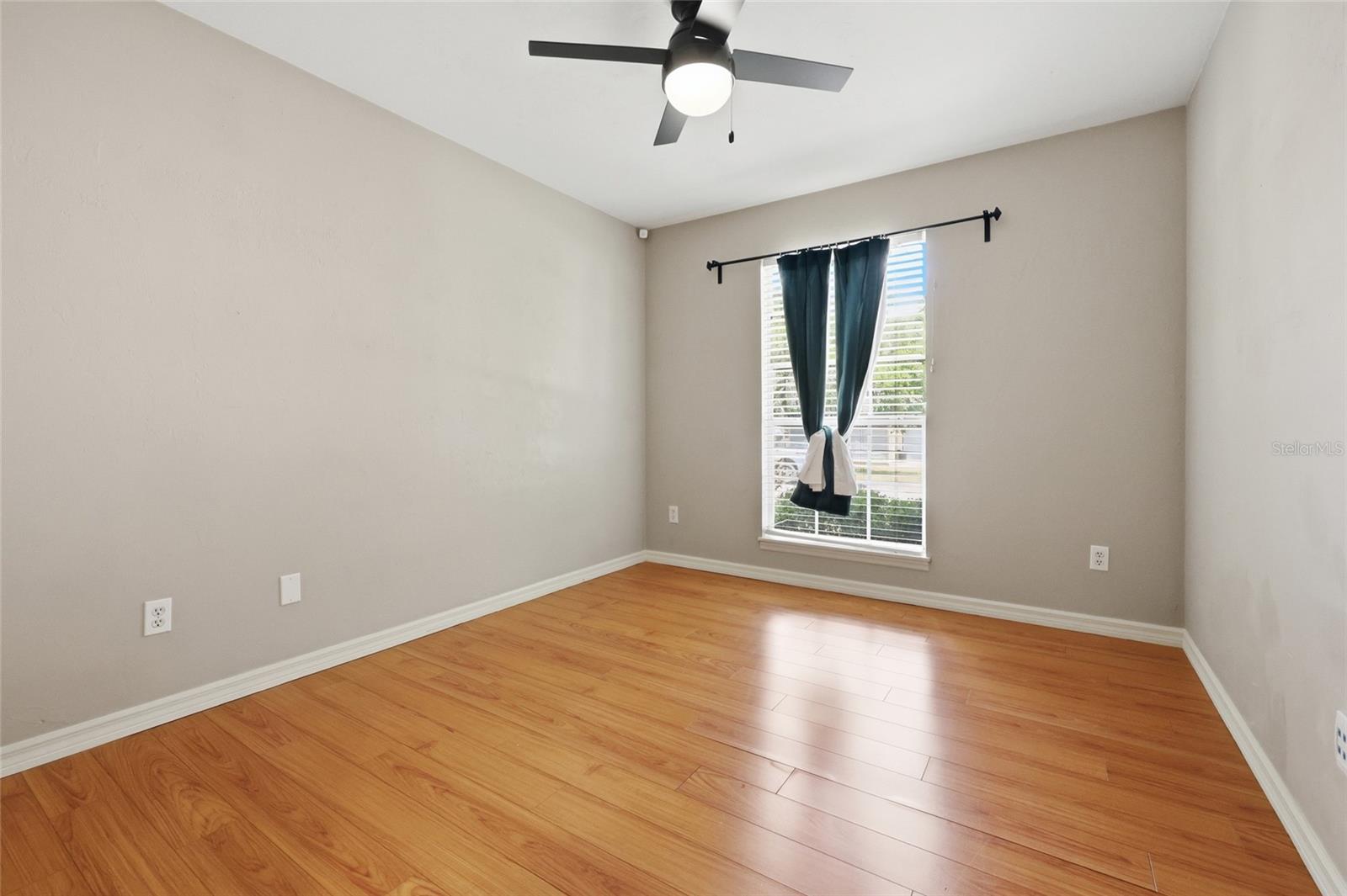 NORTHRIDGE - Residential