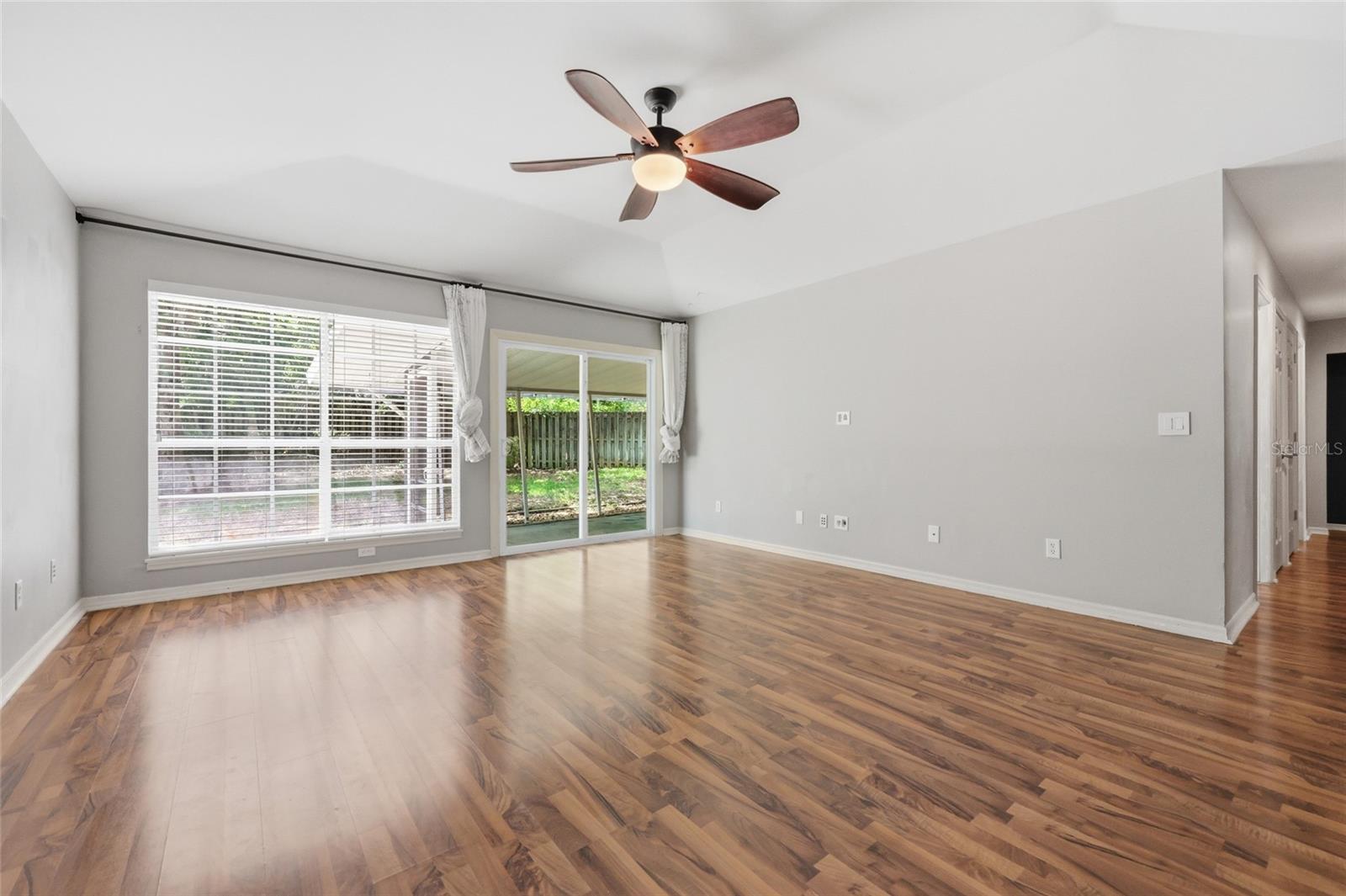 NORTHRIDGE - Residential