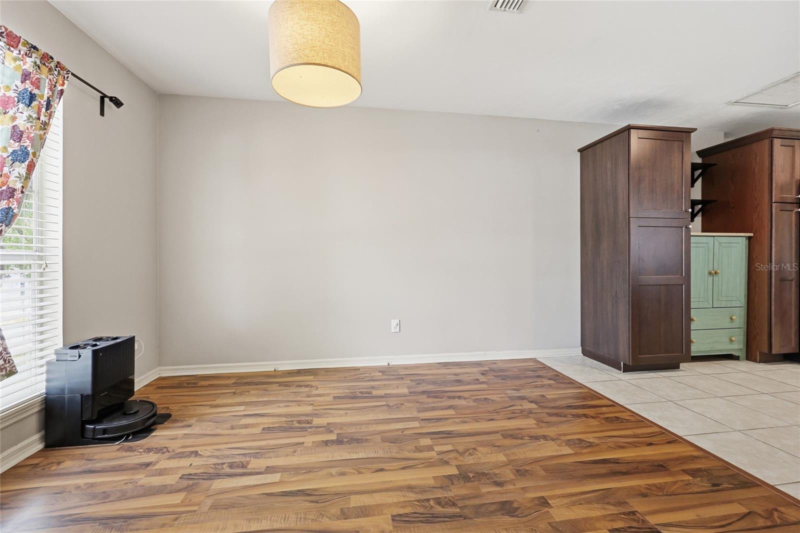 NORTHRIDGE - Residential