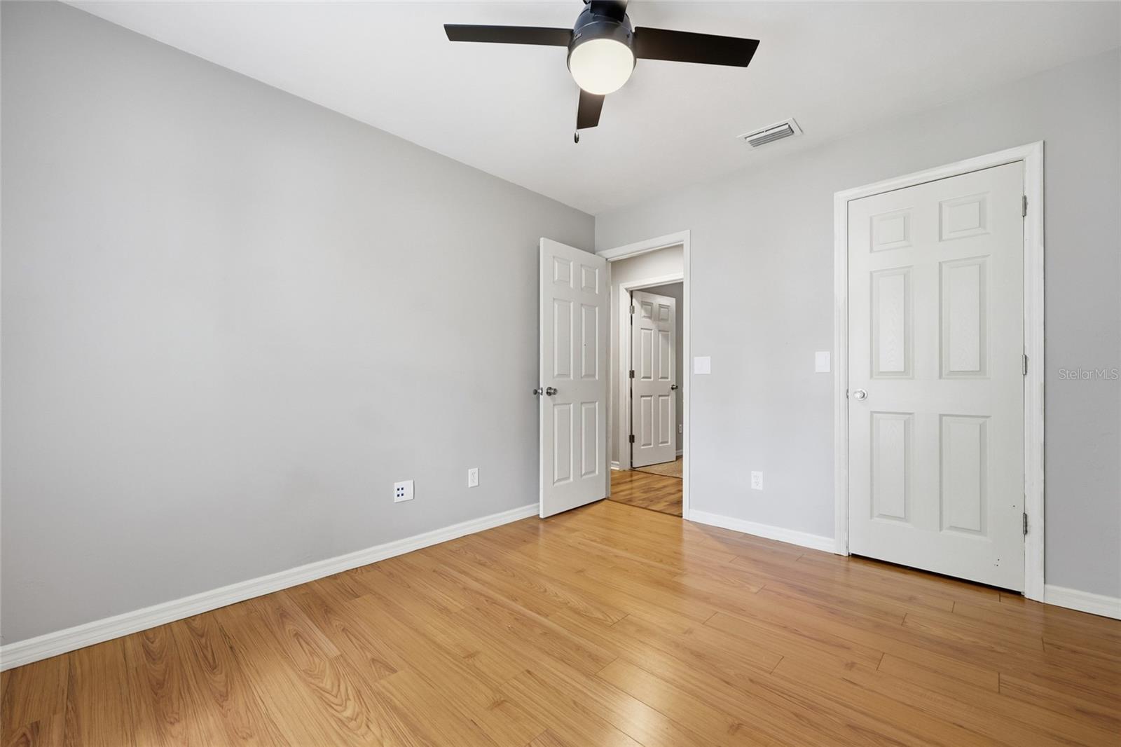 NORTHRIDGE - Residential