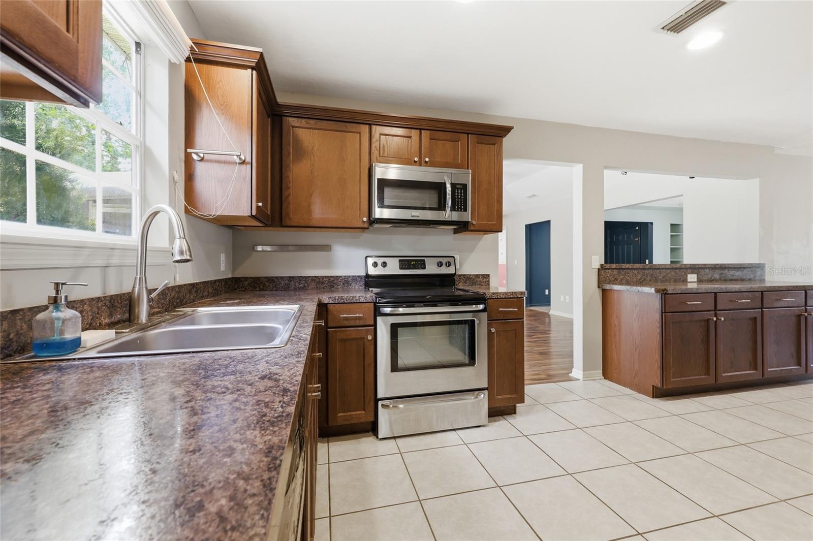 NORTHRIDGE - Residential