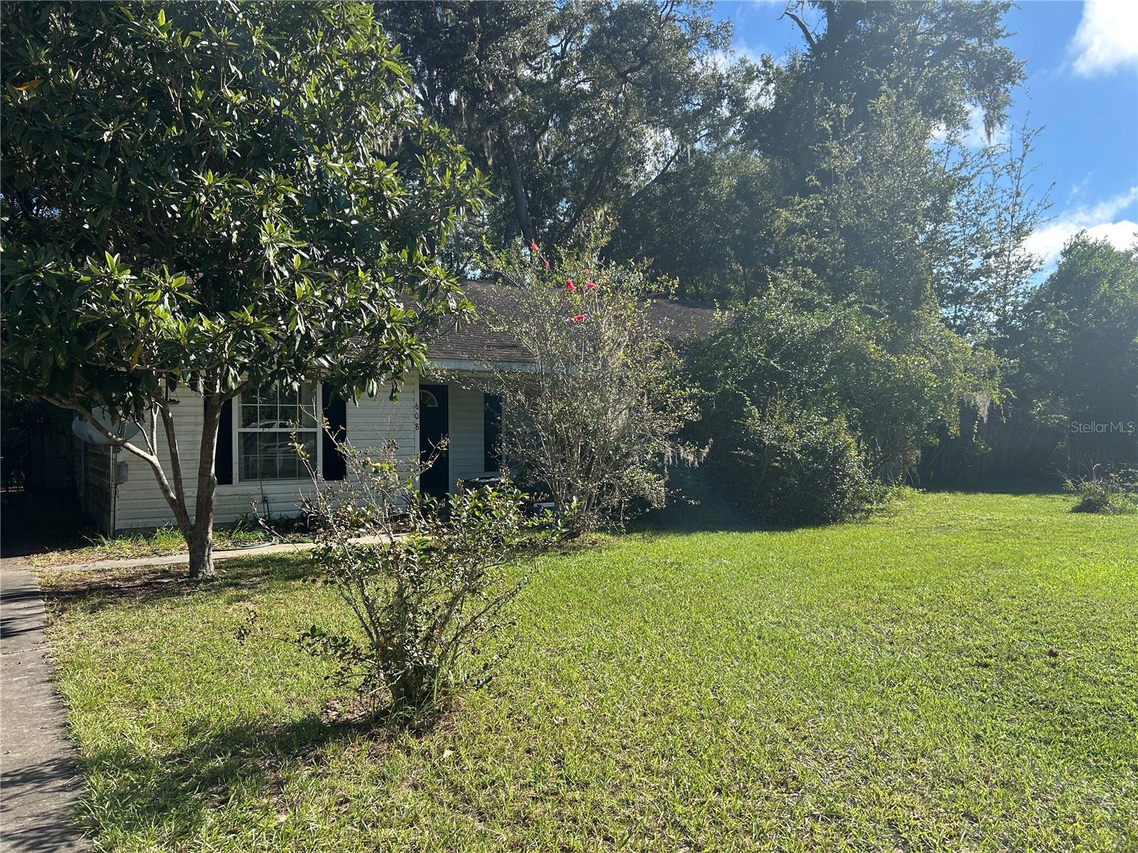 608 NW 9TH COURT