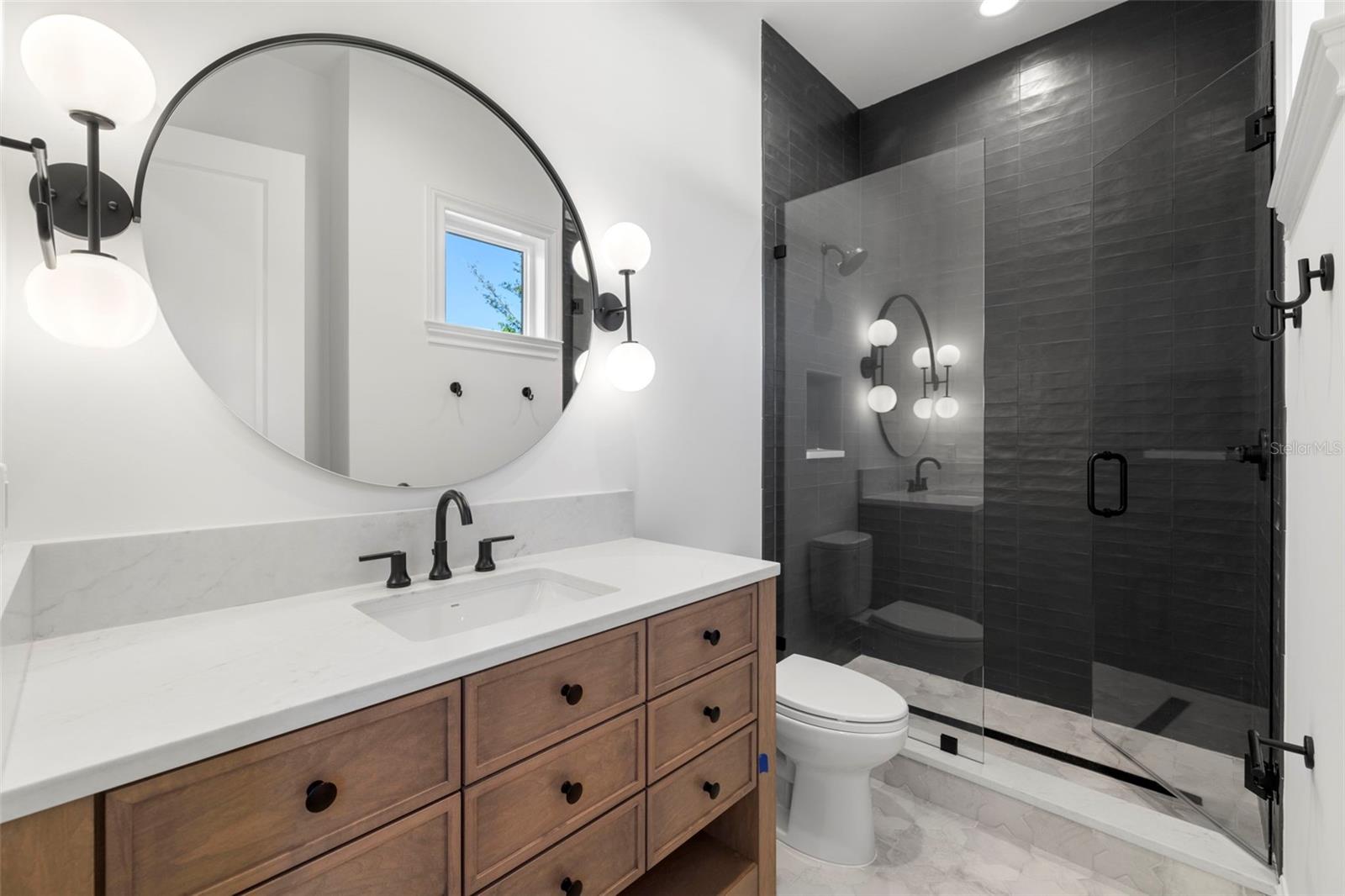 HENDRY MANOR - Residential