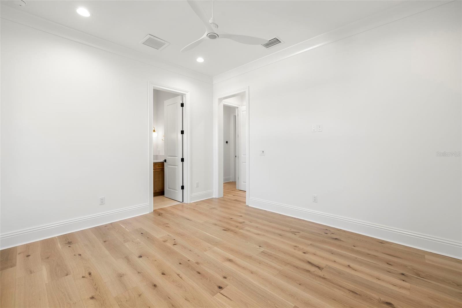 HENDRY MANOR - Residential