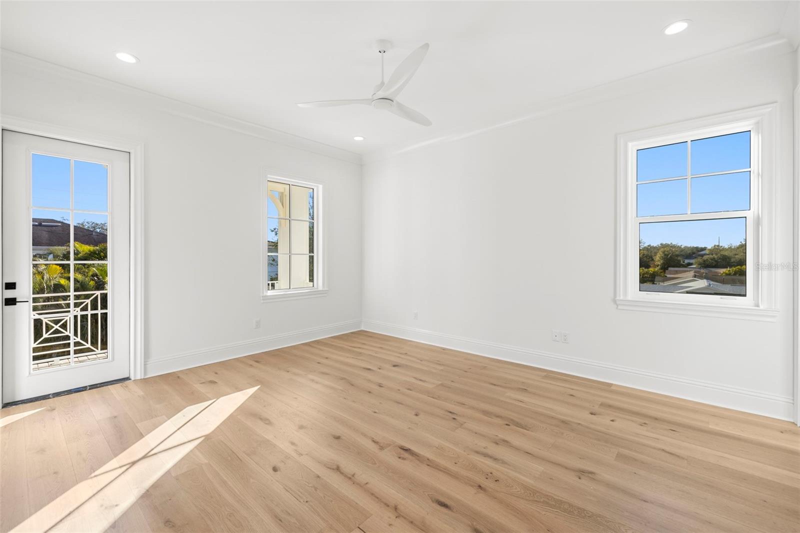 HENDRY MANOR - Residential