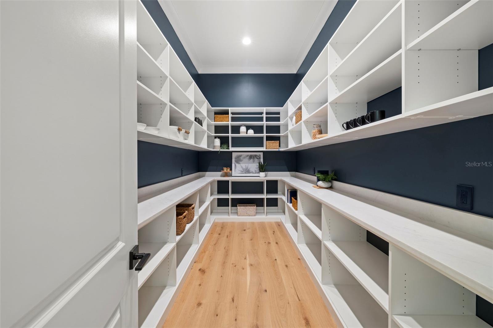 HENDRY MANOR - Residential